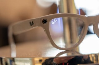 报道：苹果加速推进AI眼镜、智能吊坠与摄像头版AirPods研发