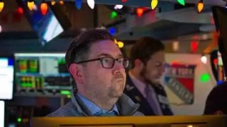 美联储主席提名引巨震！标普三连阴，金银创46年最大跌幅