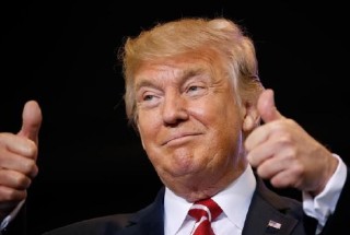 外盘头条：特朗普称其喜欢“百万富翁税”的想法 美国消费者信心大幅下滑 经济学家下调今明两年美国经济预期