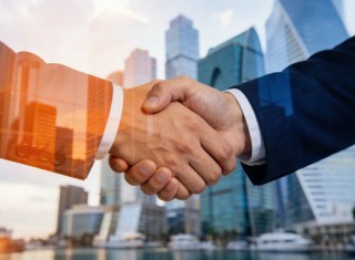 亏8千万！阿里清仓、创始人“天价离婚”，谁拖累了丽人丽妆？