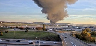 美国肯塔基州一机场发生飞机坠毁事故