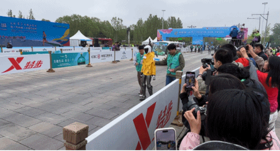 人形机器人半马奖项发布!宇树科技回应G1摔倒:未参赛,最近事多!夺冠机器人背后股东涉这些上市公司 第24张 人形机器人半马奖项发布!宇树科技回应G1摔倒:未参赛,最近事多!夺冠机器人背后股东涉这些上市公司 第24张