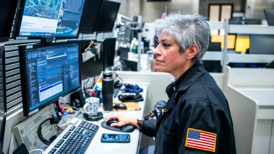 早盘:美股继续下滑 道指下跌逾300点 第1张 早盘:美股继续下滑 道指下跌逾300点 第1张