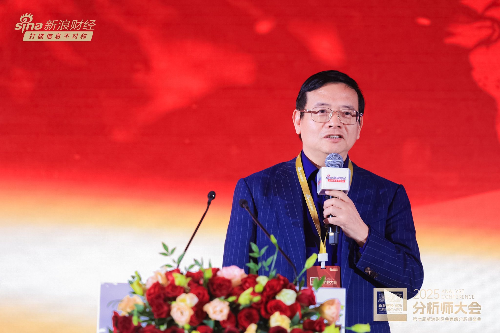 但斌感慨：我已经是“老登”的年龄了，但我的心还像年轻人一样充满着期待  第1张