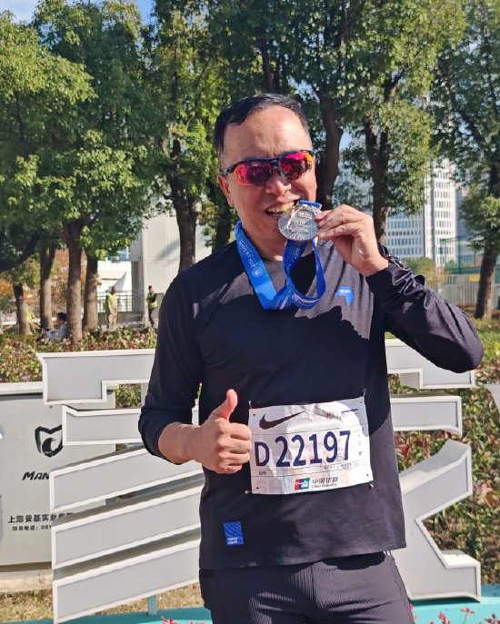 荣耀前CEO赵明现身上海马拉松：顺利完赛，人生勇敢尝试非常重要  第3张