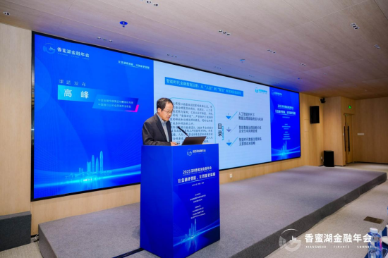 高峰:大模型选型就是“选择适合自己的AI”,选对路径才能实现从“+AI”到“AI+”的范式重塑 第1张 高峰:大模型选型就是“选择适合自己的AI”,选对路径才能实现从“+AI”到“AI+”的范式重塑 第1张