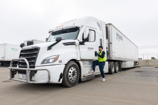 特朗普取消移民卡车司机驾照的规定正式生效  第3张