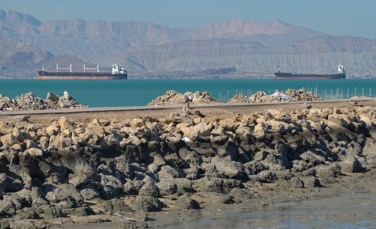 伊朗发动第75波打击！霍尔木兹对峙升级，伊方强硬回应威胁，“金融机构也是合法打击目标”！金银价格下跌  第3张